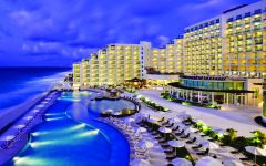 Cancun Palace complejo hotelero en la noche